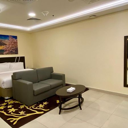 City Stay Residences - Serviced Apartments Dip ดูไบ ภายนอก รูปภาพ